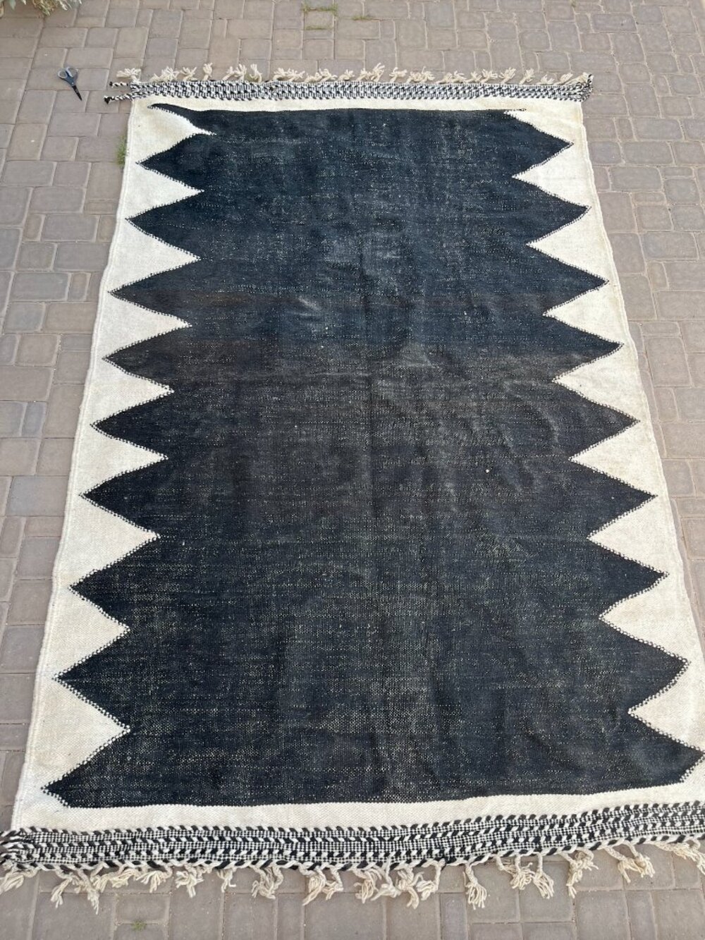 Handmade Moroccan Kilim rug